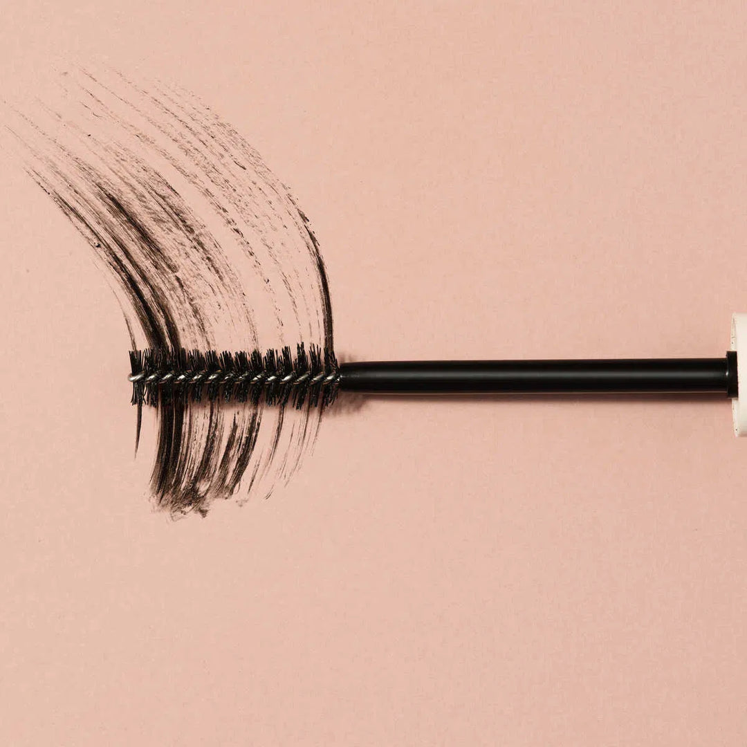 Kan man putte mascara på eyelash extentions?